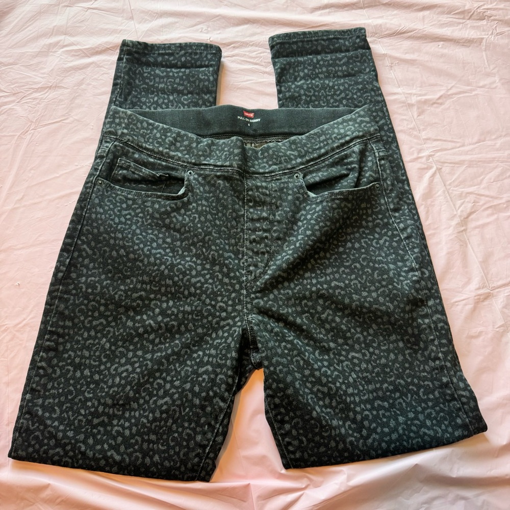 Levi’s Pull On Leopard Print Black Jeggings Pull On Jeans Size 8 Pockets Skinny